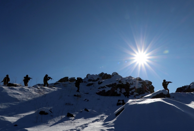 Tendürek'te eksi 35 derecede vatan nöbeti
